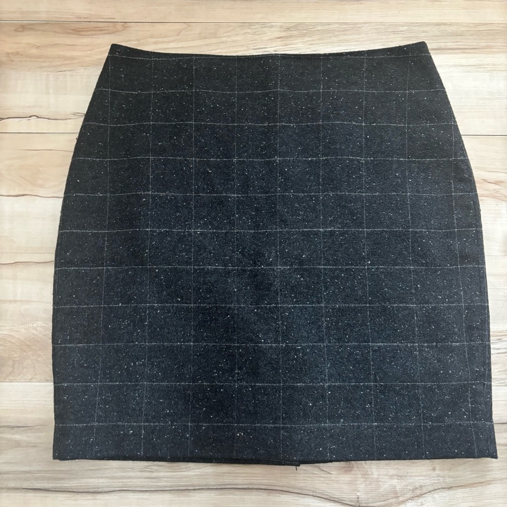 Banana Republic Gray Knee-Length Pencil Skirt